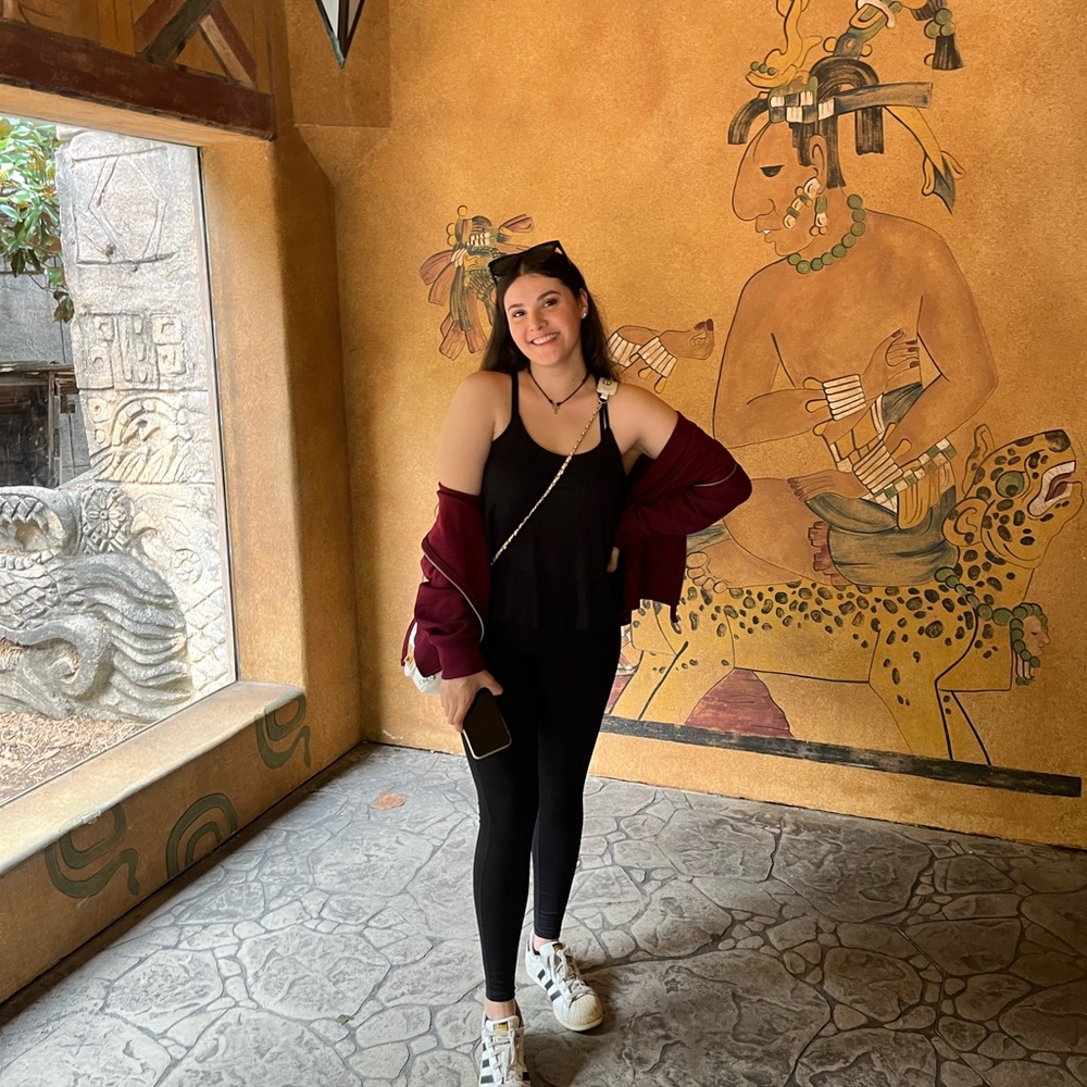 Meet your Posher, Gabriela